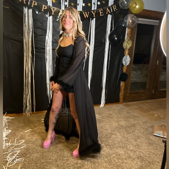 Black mini Dress - Picture 2 of 9